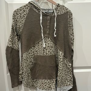 Cheetah print, long sleeve with hoodie